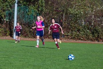 Bild 271 - B-Juniorinnen Halstenbek-Rellingen - Hamburger SV 2 : Ergebnis: 3:8